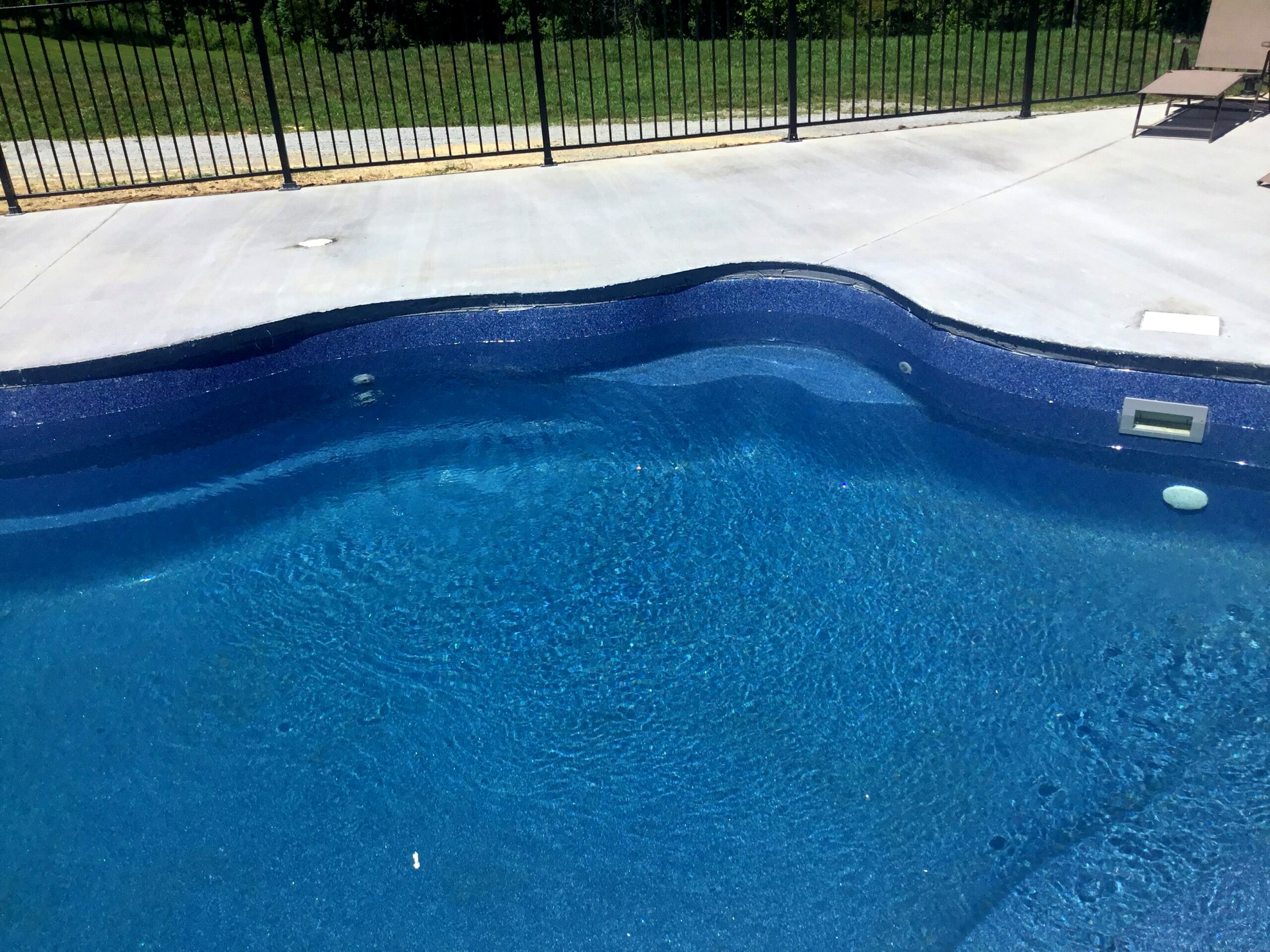 The swimming pool and bathhouse at Kumberland Campground in bright morning light